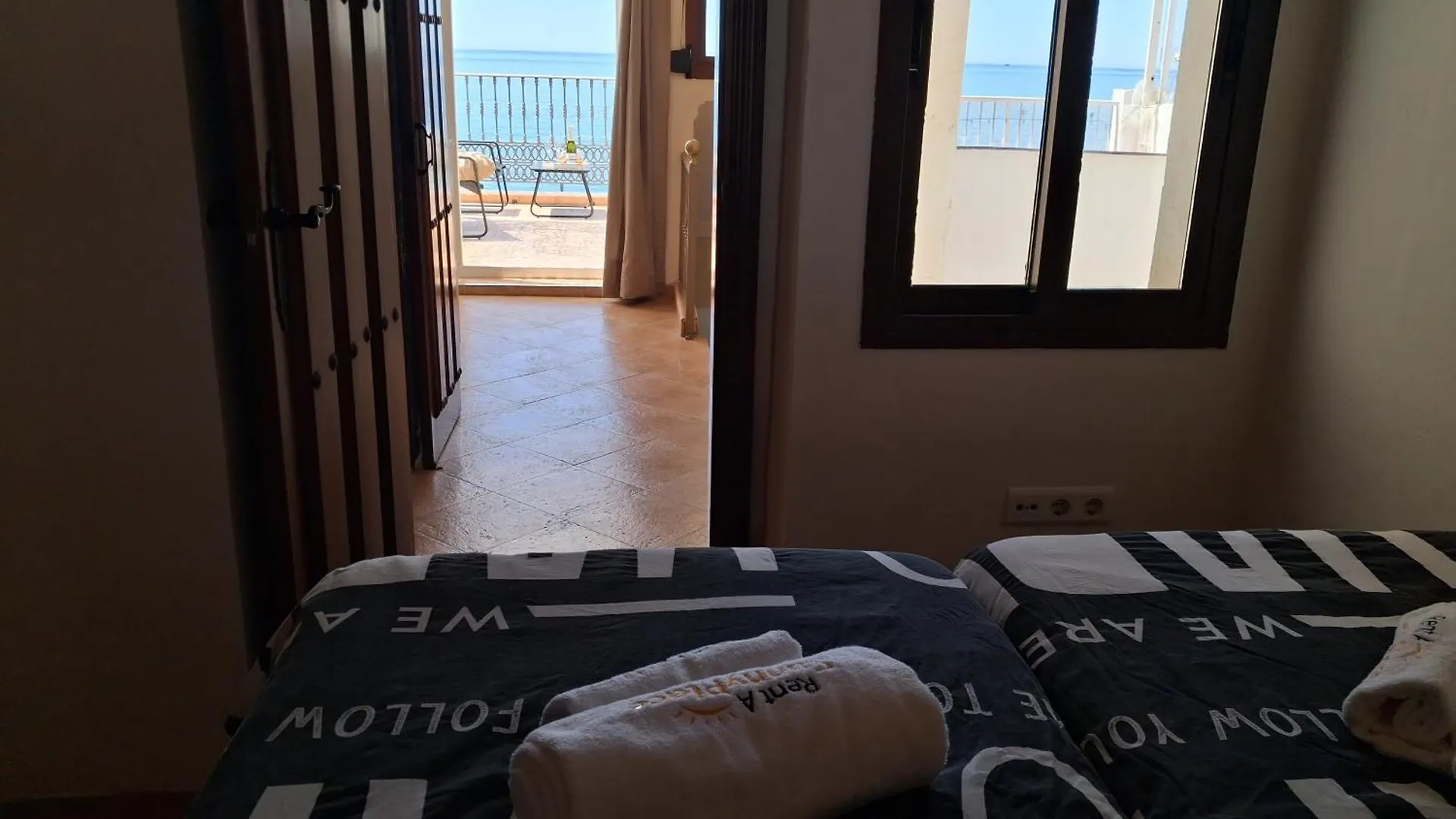 Retiro De Playa Your Beachfront Getaway ألغاروبو - كوستا 0*,  إسبانيا